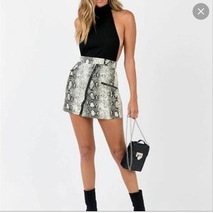 PRINCESS POLLY ALITA FAUX SNAKESKIN BLACK WHITE MINI SKIRT  NWT  SZ 4